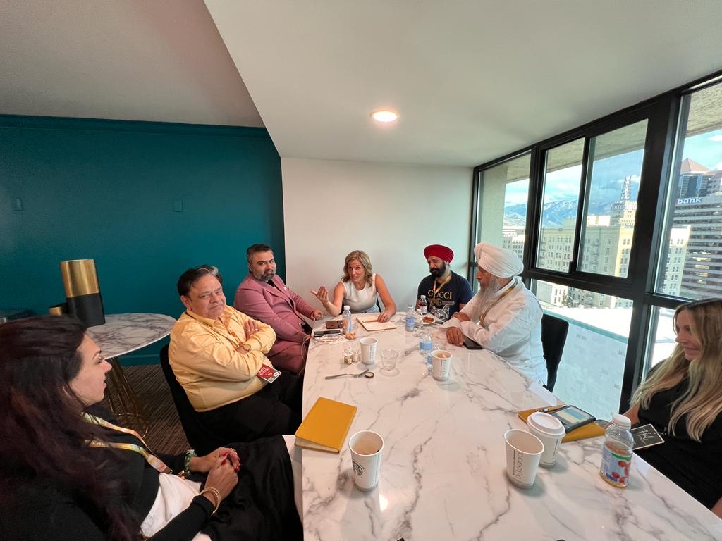 Doterra meeting with Diamond member Narendra .GD Singh, CEO of AACCI & Passion Vista Magazine. Bhai Sahib Satpal Singh, Chairman at Sikh Dharma Universal. Allyse Sedivy CEO.